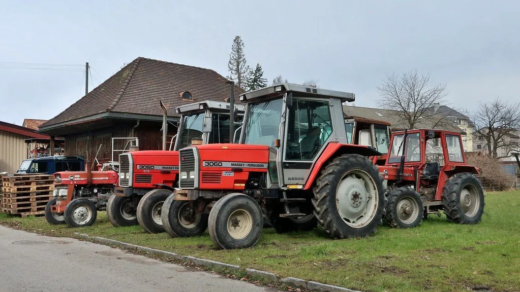 Belarus 510, 2017, 7,852 hours (1/3)