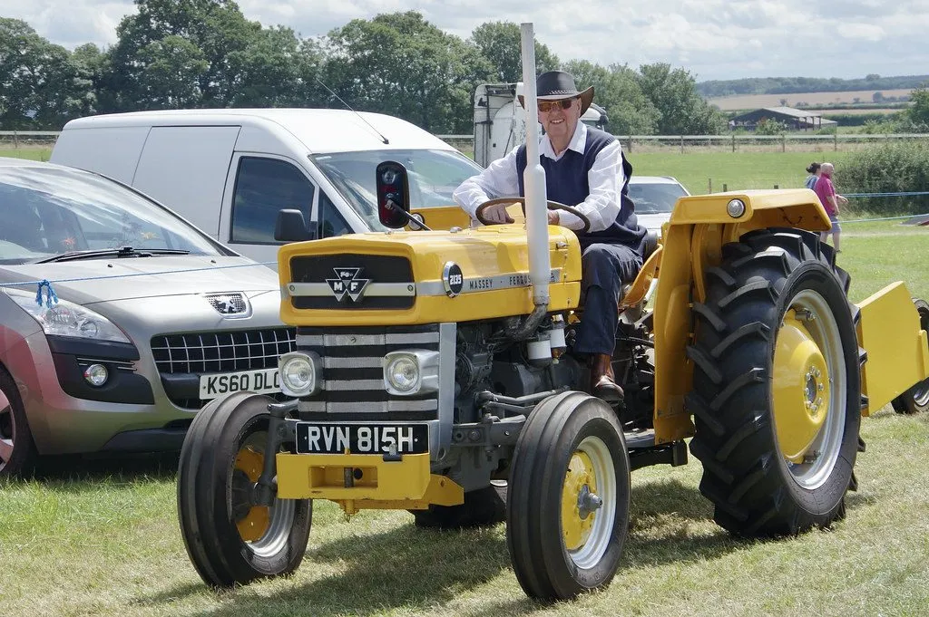 Massey Ferguson 375, 2026, brand new (1/3)